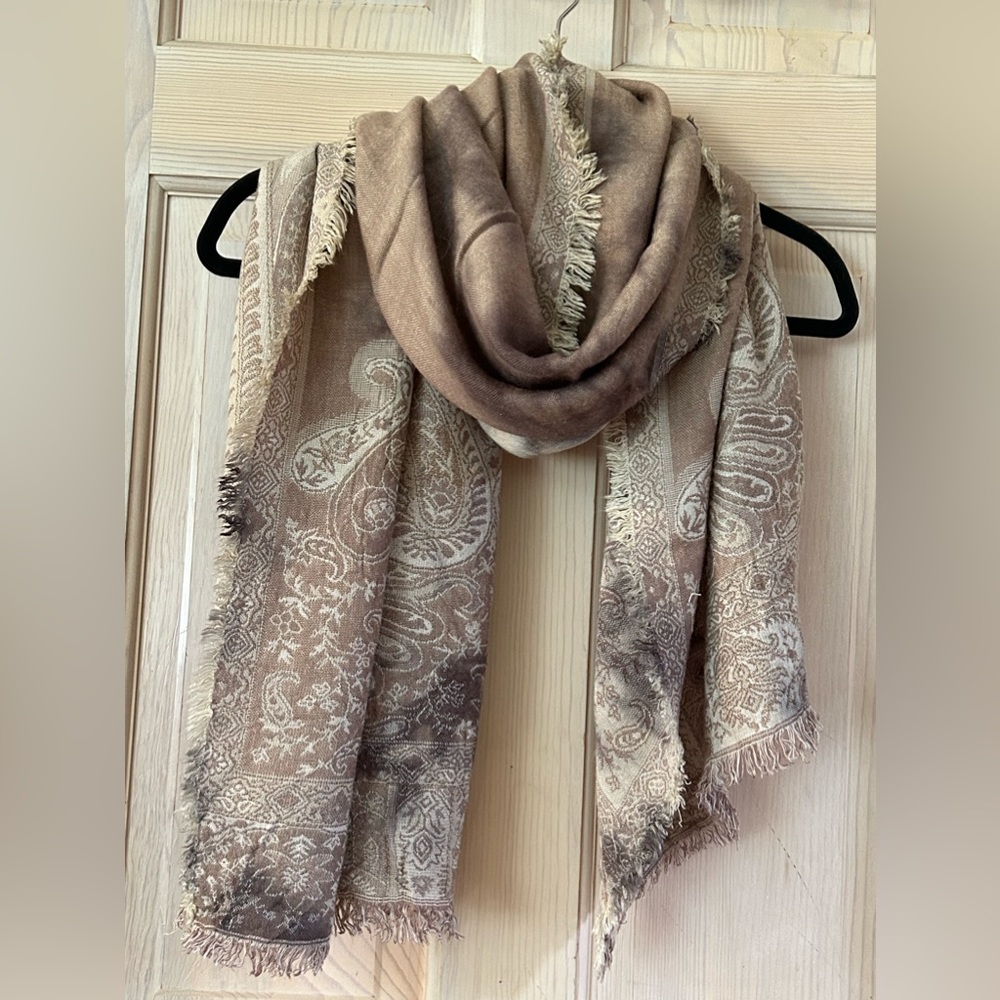 UO Staring At Stars Tie-Dye Jacquard Scarf in Tan. One Size